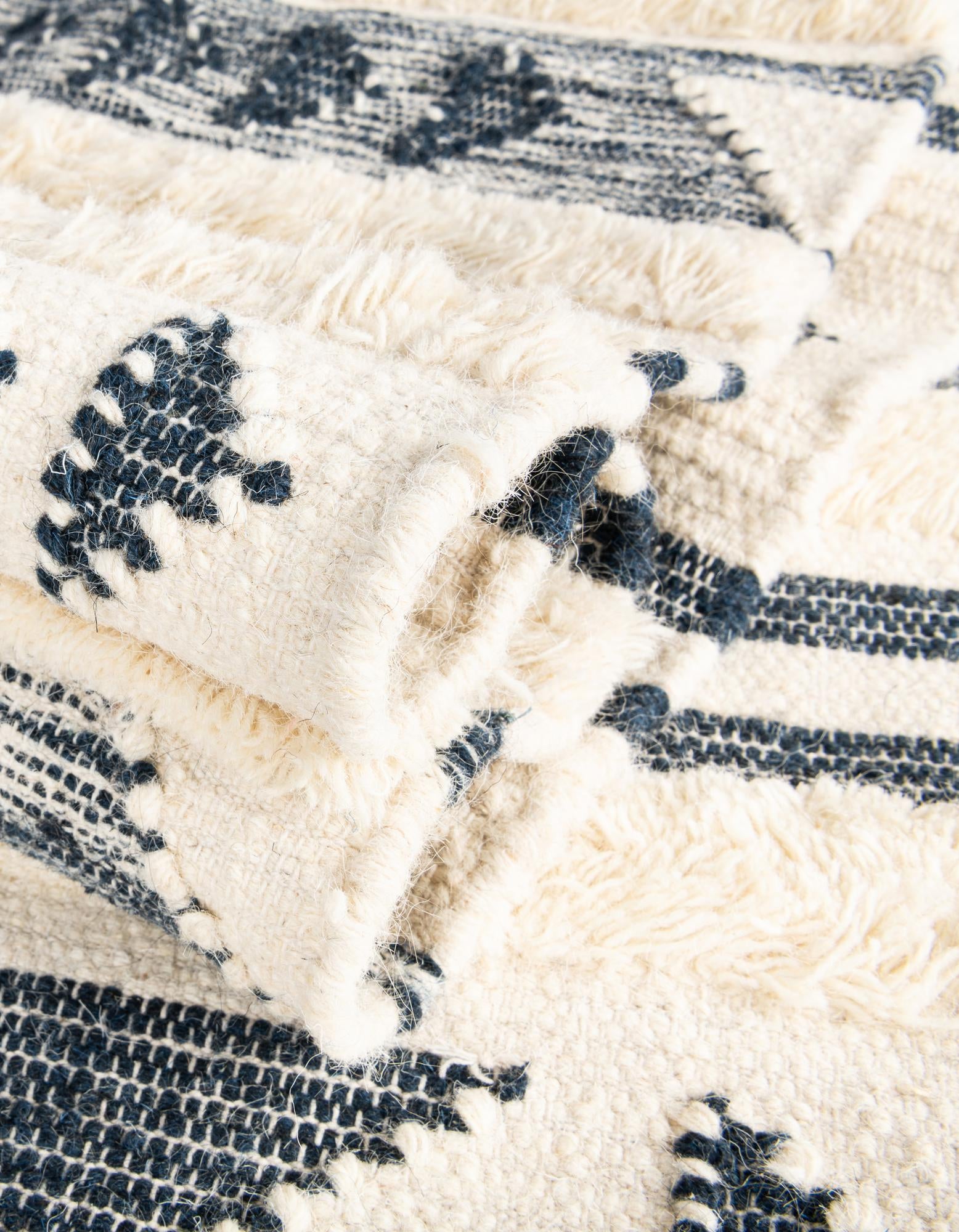 2' x 3' 1 Hand Woven Arizona Wool Rug
