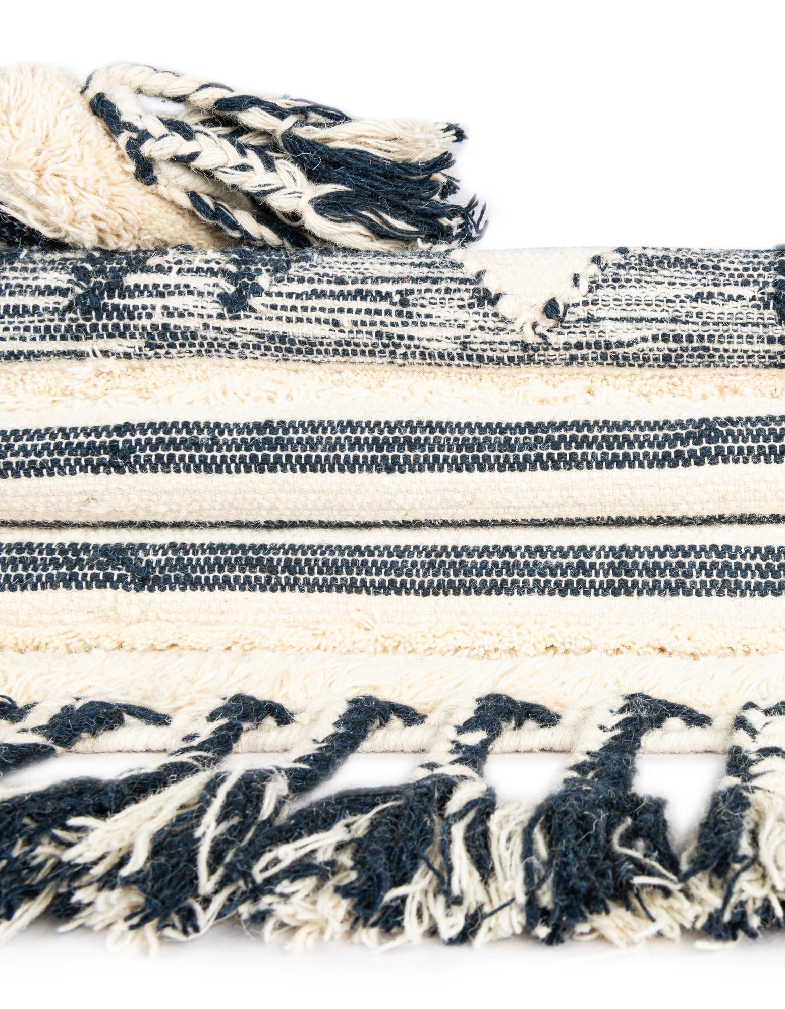 2' x 3' 1 Hand Woven Arizona Wool Rug