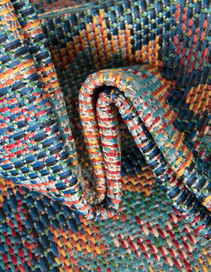 Detail image of 4' 1 x 6' 1 Easy-Clean Baja Indoor / Outdoor Rug