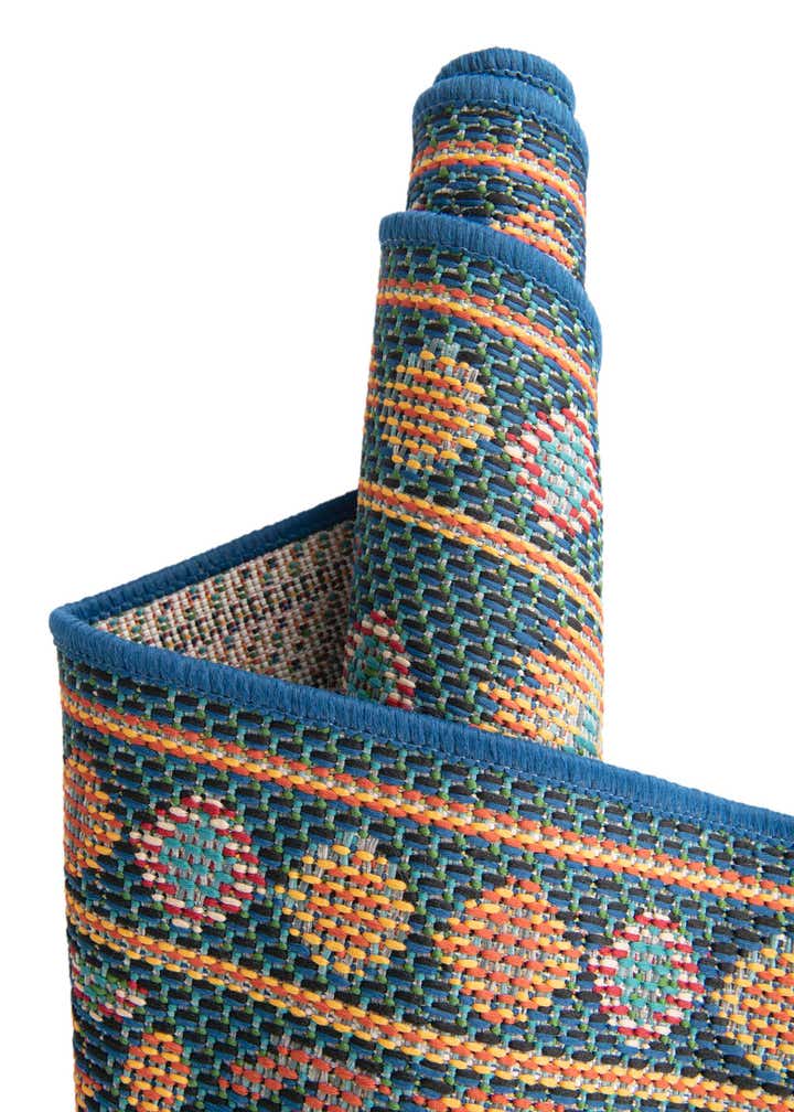 4' 1 x 6' 1 Easy-Clean Baja Indoor / Outdoor Rug