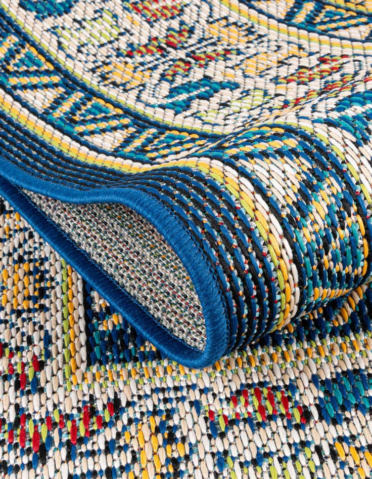 Detail image of 7' 10 x 10' Easy-Clean Baja Indoor / Outdoor Rug