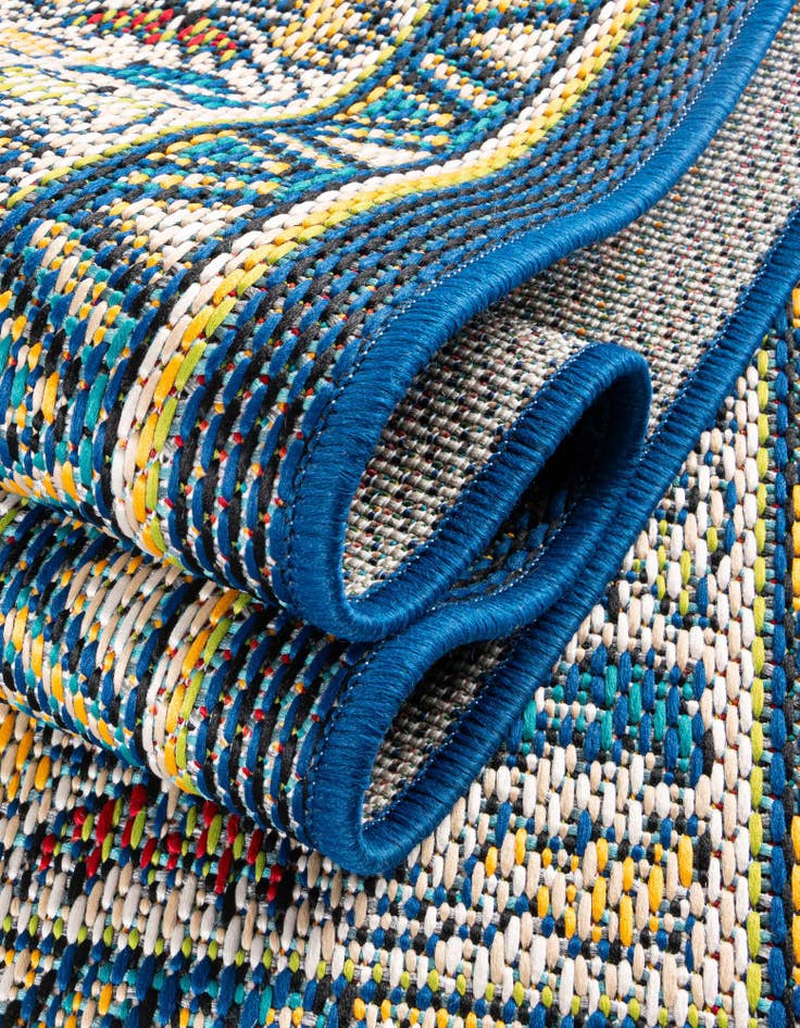 Detail image of 7' 10 x 10' Easy-Clean Baja Indoor / Outdoor Rug