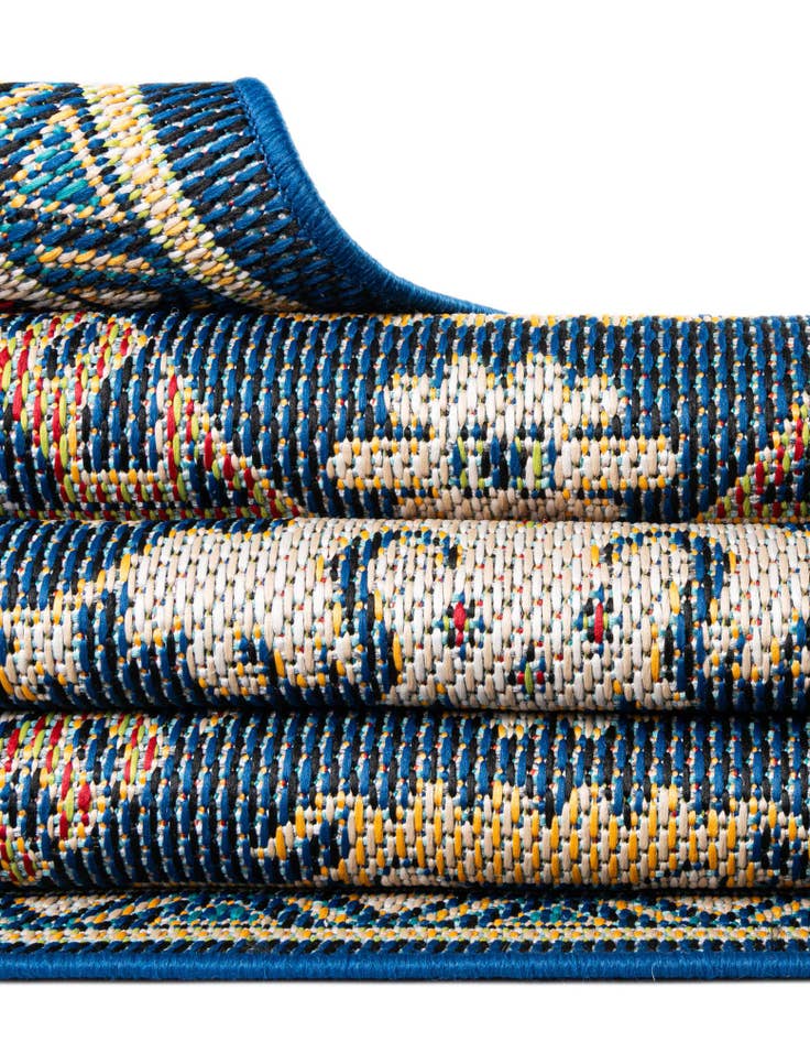 Detail image of 7' 10 x 10' Easy-Clean Baja Indoor / Outdoor Rug