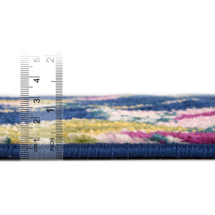 Detail image of 3' x 5' 3 Bloom Rug