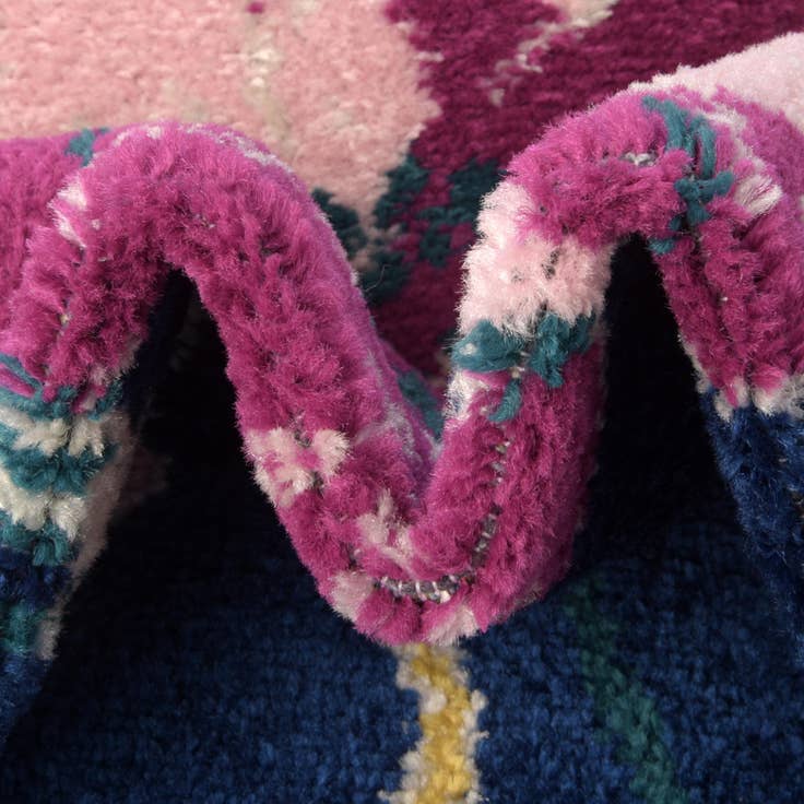 Detail image of 3' x 5' 3 Bloom Rug