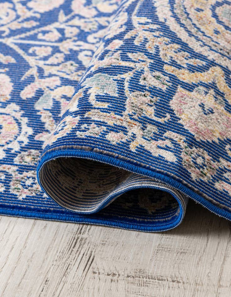 Detail image of 3' 3 x 5' 3 Blossom Rug