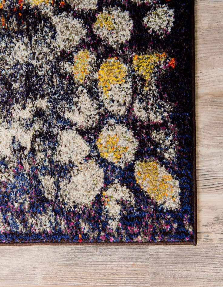 Detail image of 3' 3 x 5' 3 Washable Carnevale Rug