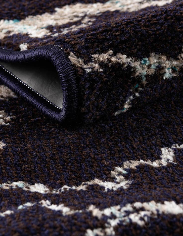 Detail image of 5' 3 x 8' Carrington Rug