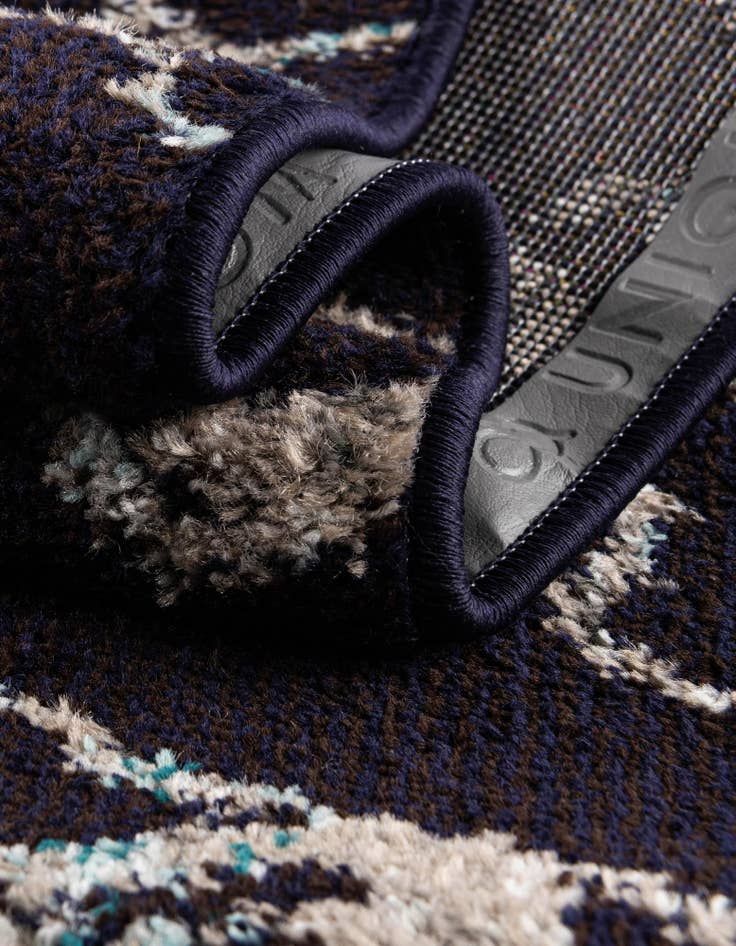 Detail image of 5' 3 x 8' Carrington Rug