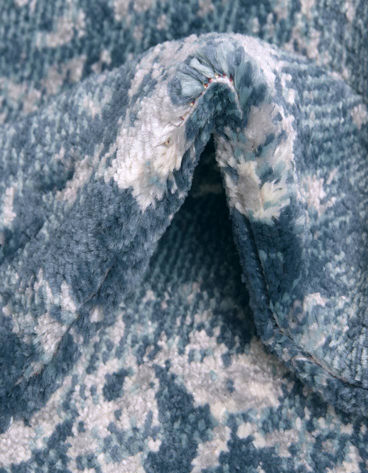 Detail image of 4' x 6' Charleston Rug