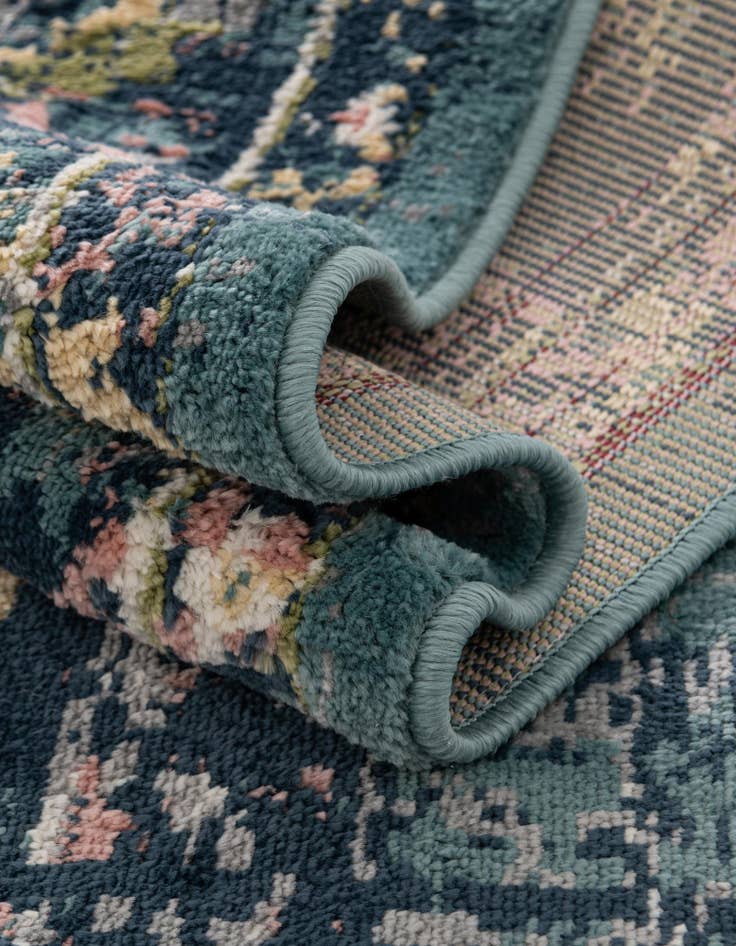 Detail image of 5' x 8' Charleston Rug