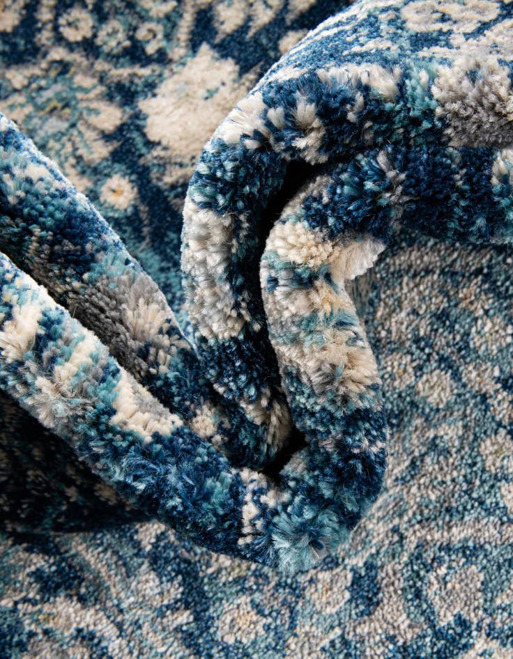 Detail image of 8' x 11' 4 Dahlia Rug