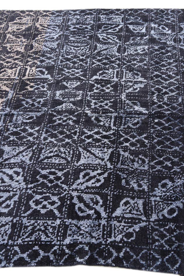Detail image of 5' 1 x 8' 1 Hand Knotted Darya Rug