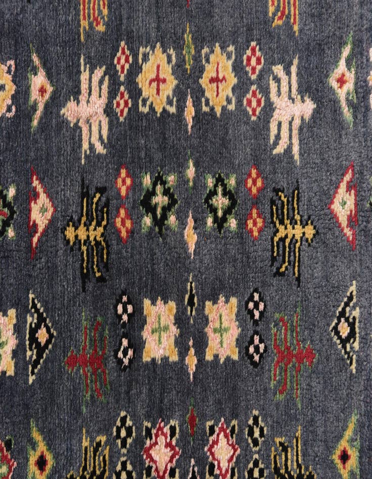 Detail image of 5' 4 x 8' 5  Hand Knotted Darya Rug