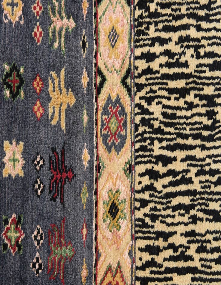 Detail image of 5' 4 x 8' 5  Hand Knotted Darya Rug