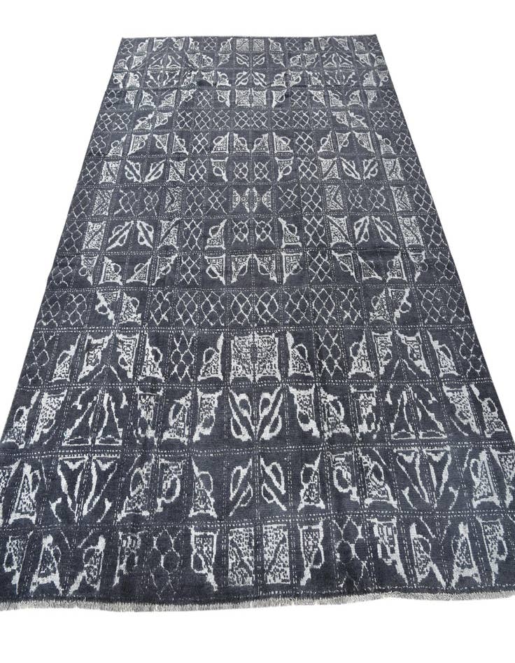 Detail image of 7' 10 x 9' 8  Hand Knotted Darya Rug