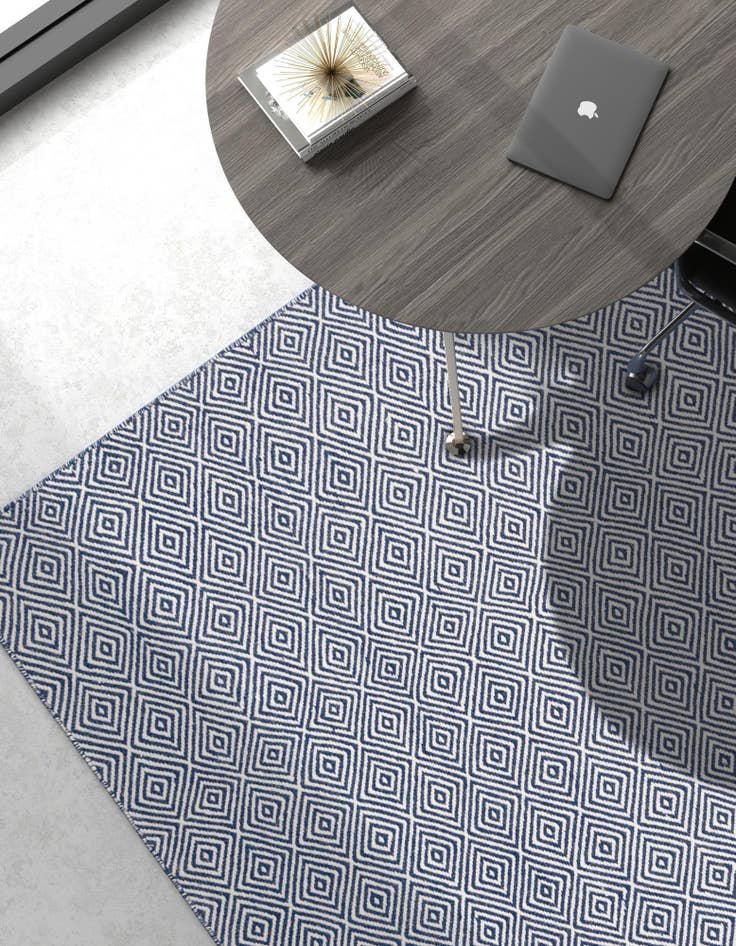 Detail image of 4' 1 x 6' 1  Hand Woven Geo Trellis Flatweave Rug