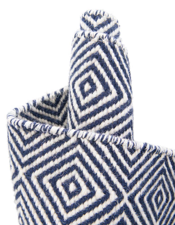 Detail image of 9' x 12' Hand Woven Geo Trellis Flatweave Rug