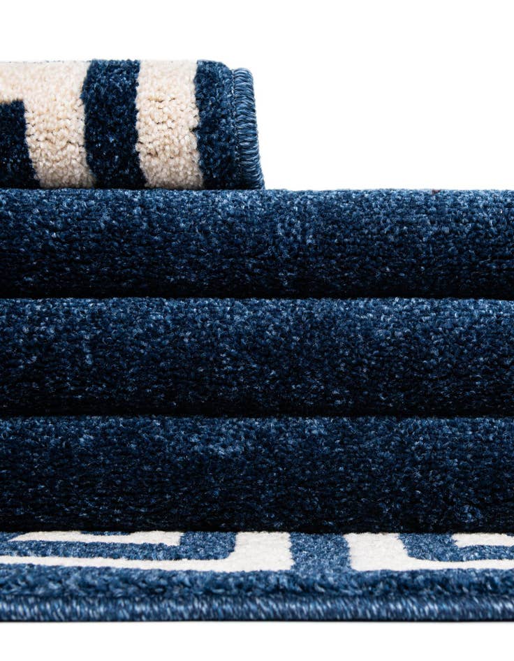 Detail image of 6' x 9' Greek Key Rug