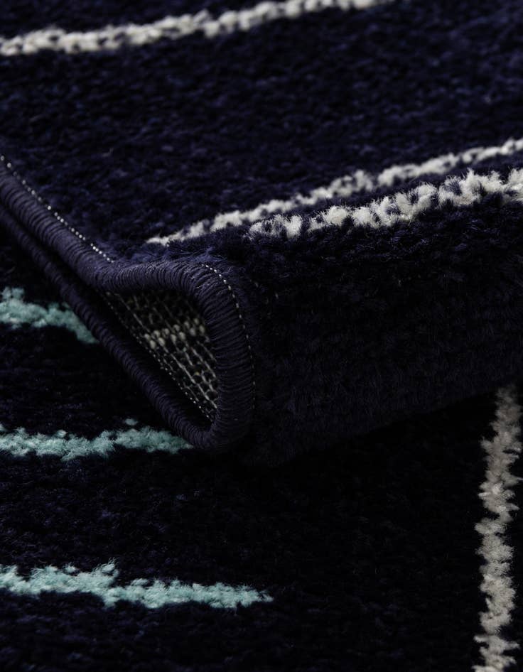 Detail image of 5' 3 x 7' Hanahan Rug