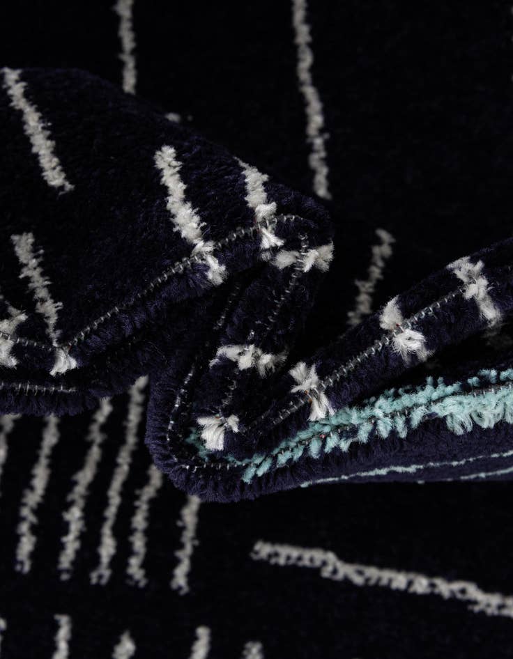 Detail image of 5' 3 x 7' Hanahan Rug