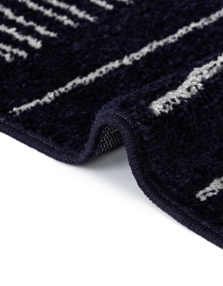 Detail image of 5' 3 x 7' Hanahan Rug