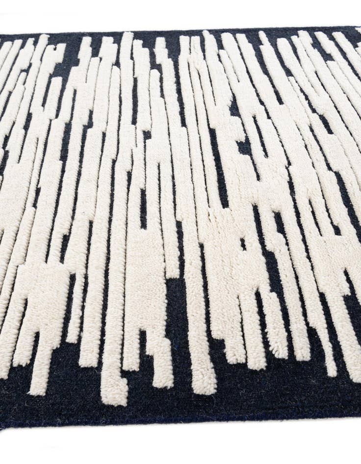 Detail image of 4' x 6' Hand Woven Hand Woven Rug