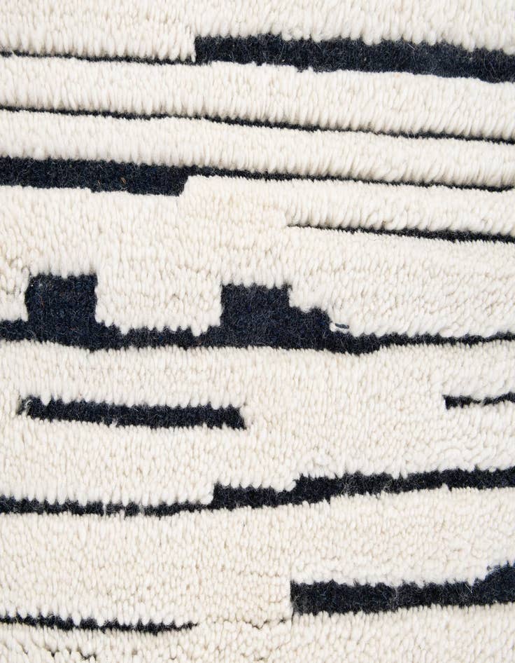 Detail image of 4' x 6' Hand Woven Hand Woven Rug