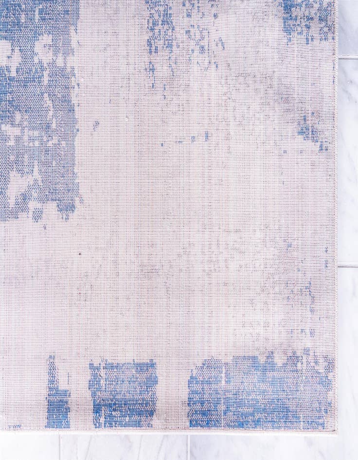 Detail image of 5' x 8' Heritage Rug