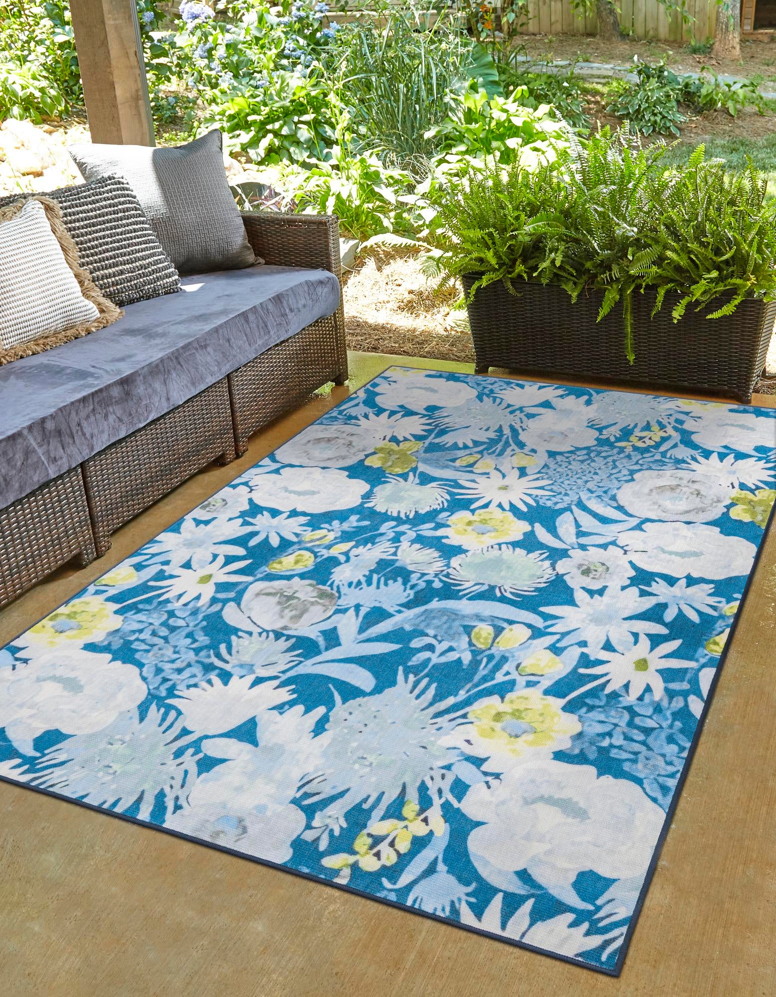 Navy Blue Easy-Clean Jill Zarin Caribbean Bahamas Indoor / Outdoor Rug