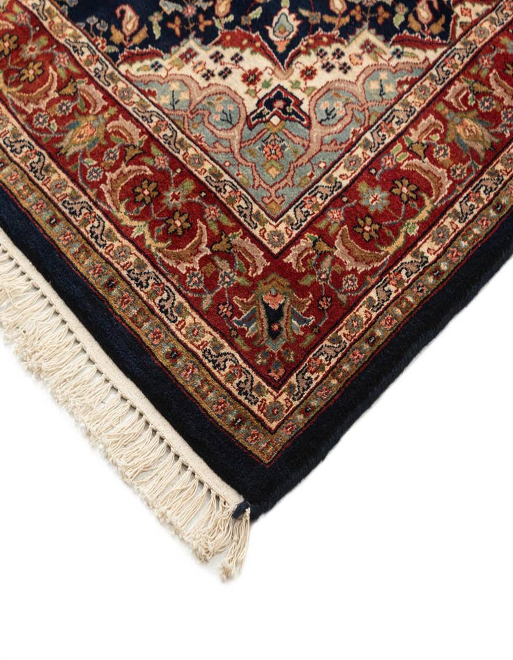 Detail image of 4' 9 x 6' 7 Hand Knotted Kerman Wool Rug