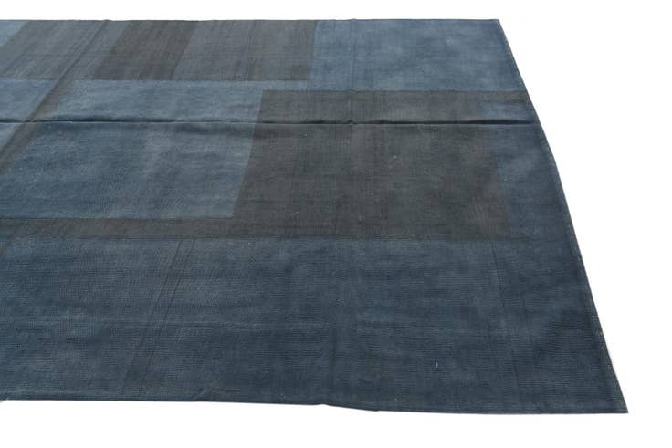 Detail image of 6' 9 x 9' 6 Hand Woven Kilim Modern Wool Rug