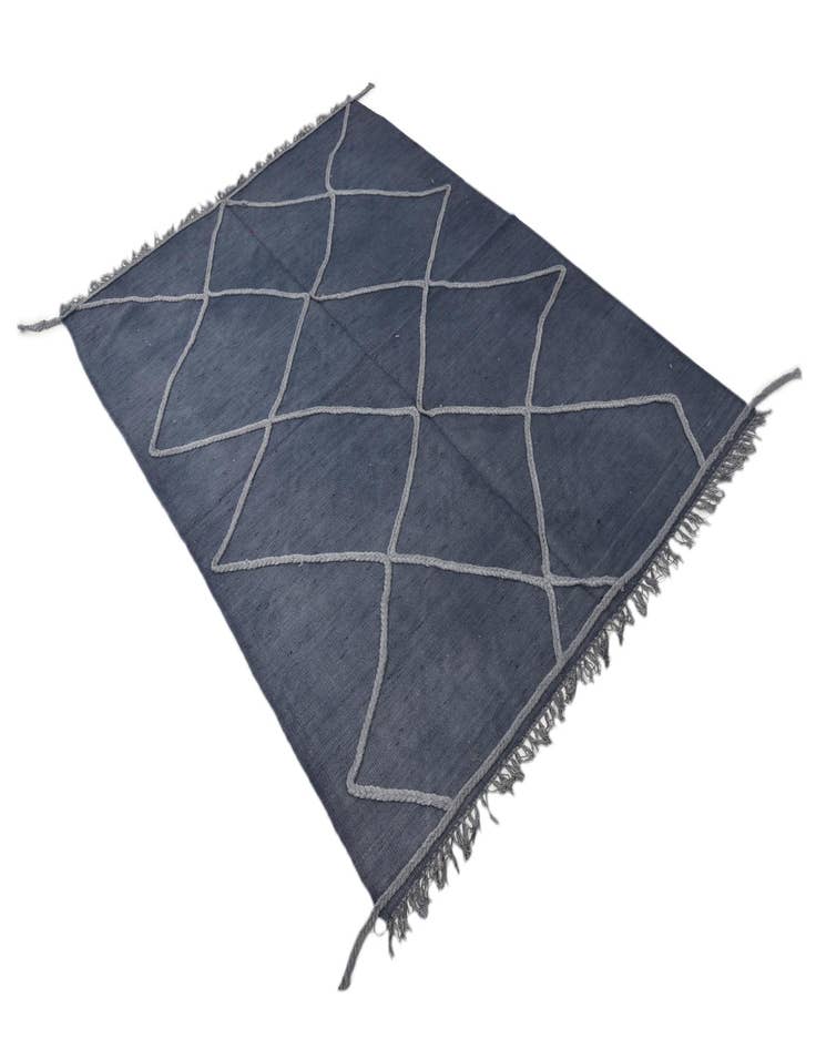 Detail image of 4' 9 x 7'  Hand Woven Kilim Modern Wool Rug