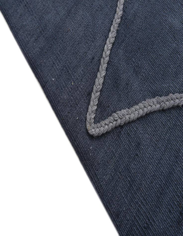 Detail image of 4' 9 x 7'  Hand Woven Kilim Modern Wool Rug