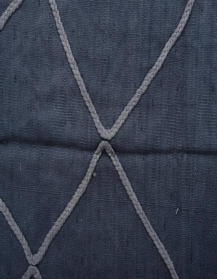 Detail image of 4' 9 x 7'  Hand Woven Kilim Modern Wool Rug