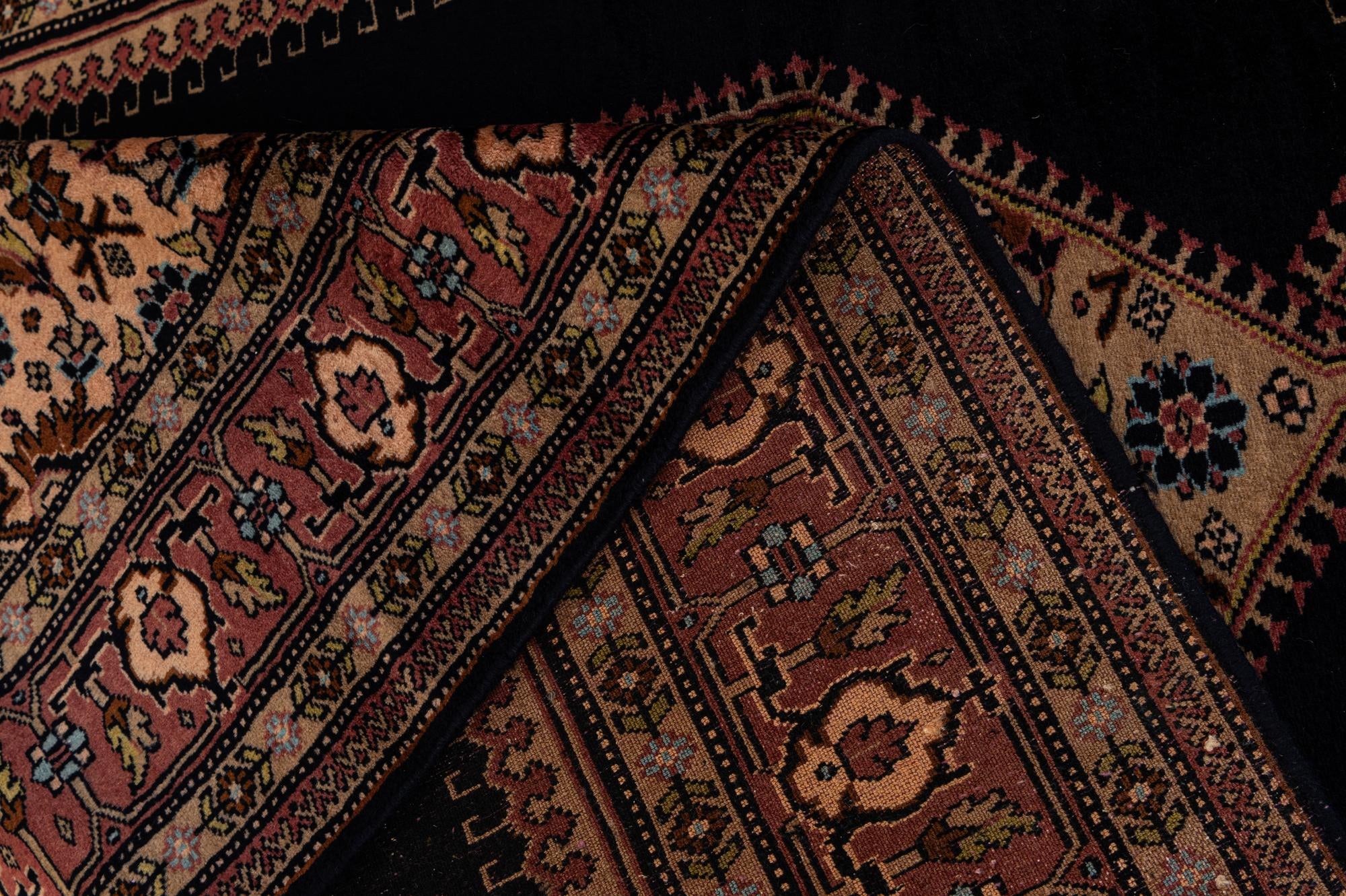 4' 1 x 6' 2 Hand Knotted Lahour Oriental Wool Rug