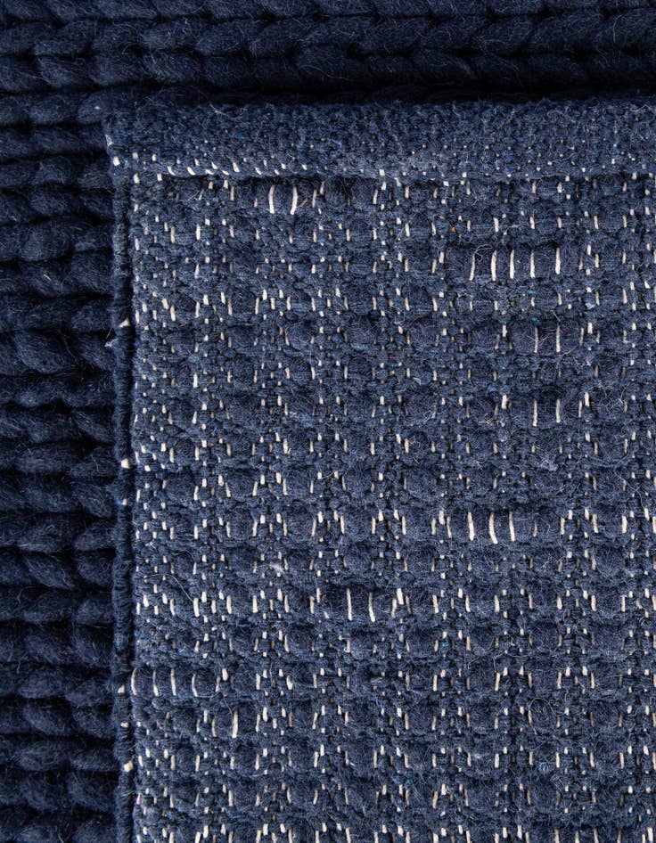 Detail image of 6' 1 x 9' Hand Woven Lana New Zealand Wool Rug