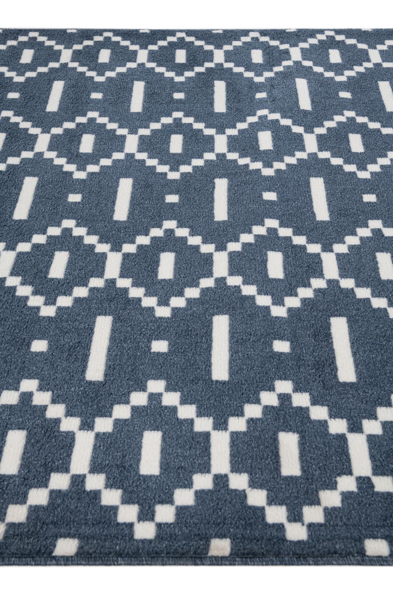 5' 3 x 7' 8 Lattice Rug
