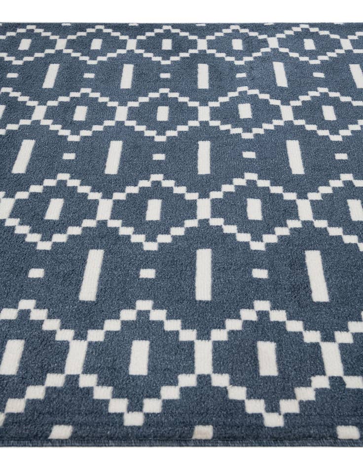 Detail image of 5' 3 x 7' 8 Lattice Rug