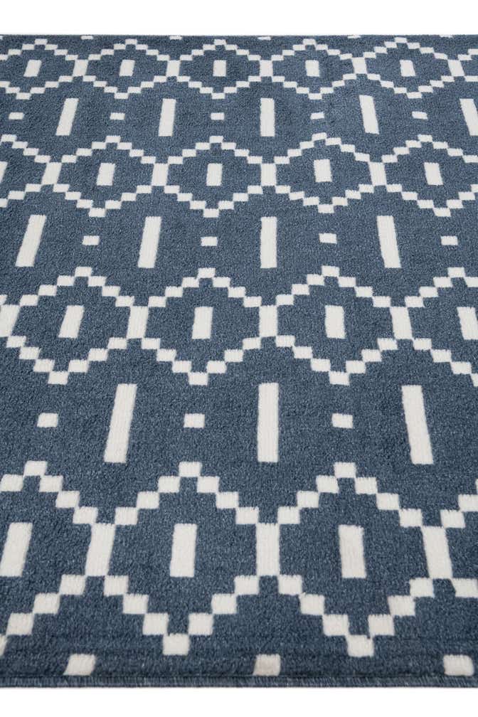 5' 3 x 7' 8 Lattice Rug