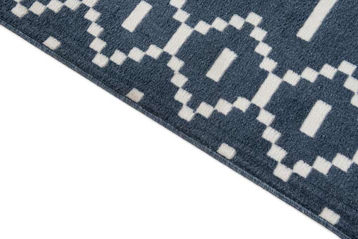 5' 3 x 7' 8 Lattice Rug