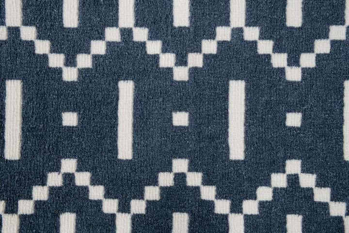 5' 3 x 7' 8 Lattice Rug