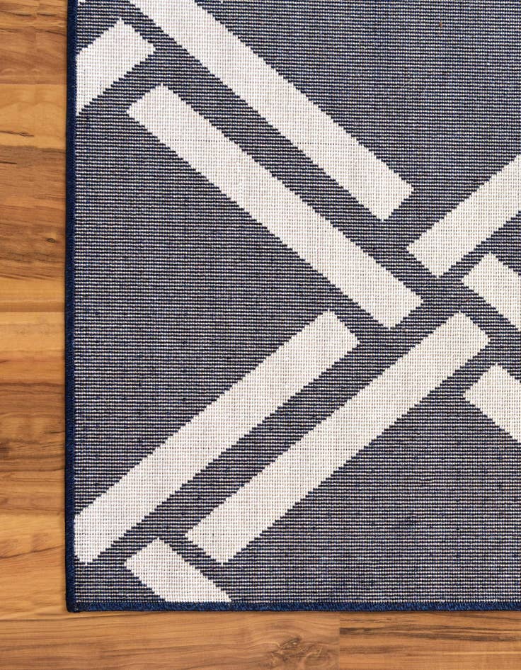 Detail image of 9' x 12' Lattice Rug