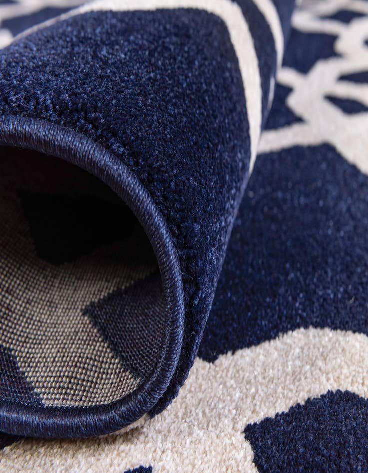 Detail image of 9' x 12' Lattice Rug