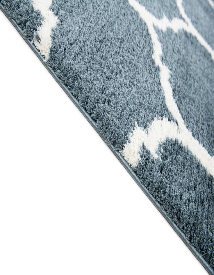 Detail image of 5' 2 x 7' 7 Lattice Shag Rug