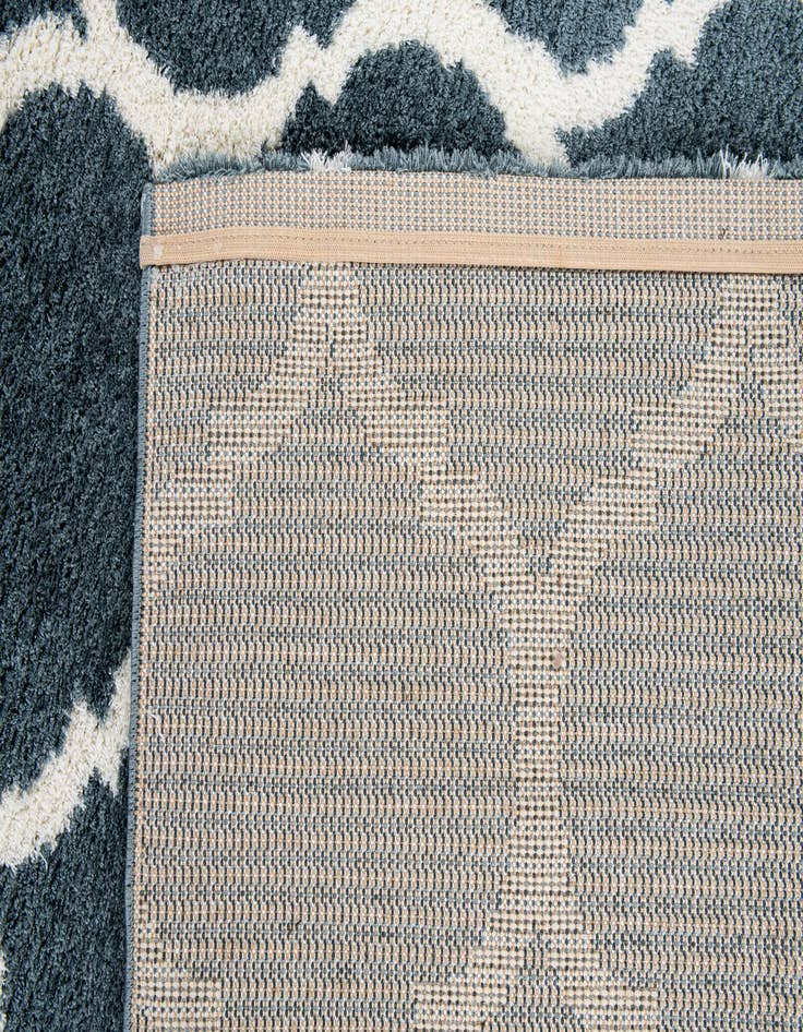 Detail image of 5' 2 x 7' 7 Lattice Shag Rug
