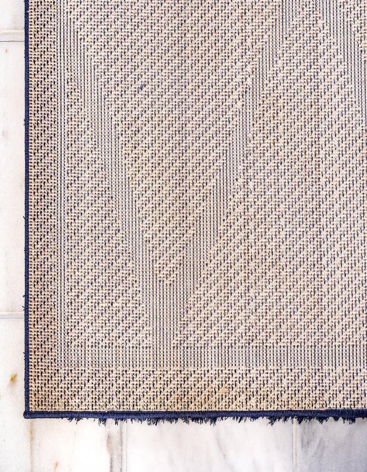 Detail image of 8' x 10' Lattice Shag Rug