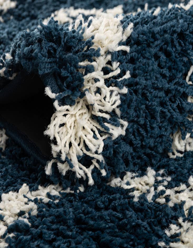 Detail image of 9' x 12' Lattice Shag Rug