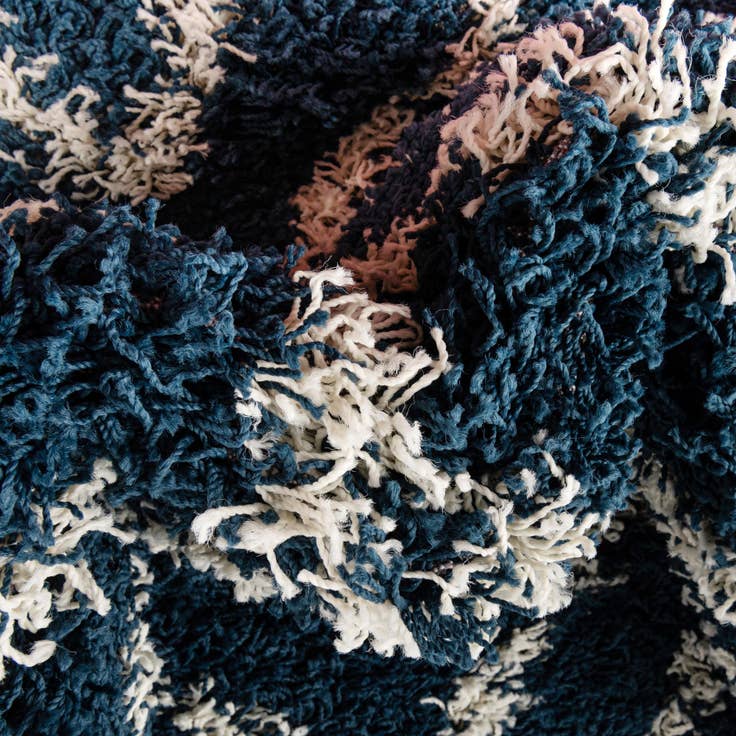 Detail image of 6' x 9' Lattice Shag Rug