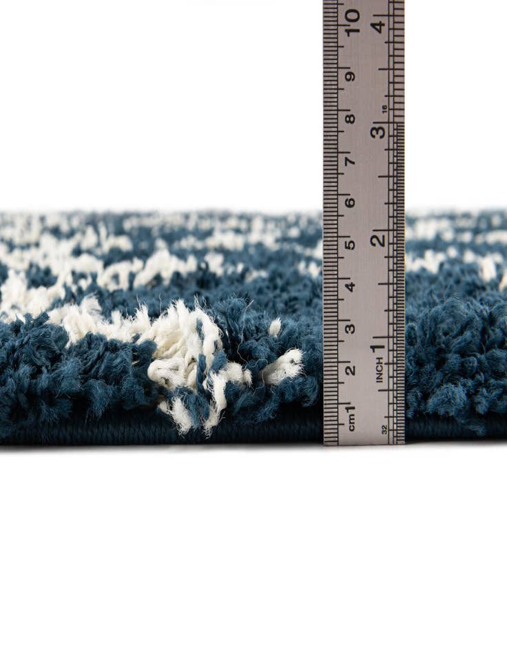 Detail image of 5' 3 x 8' Lattice Shag Rug